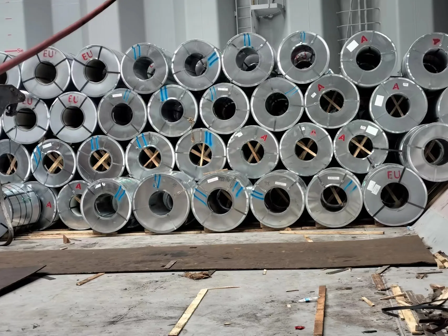 Galvalume steel coils transported by break bulk vessel for heavy cargo ocean shipping
