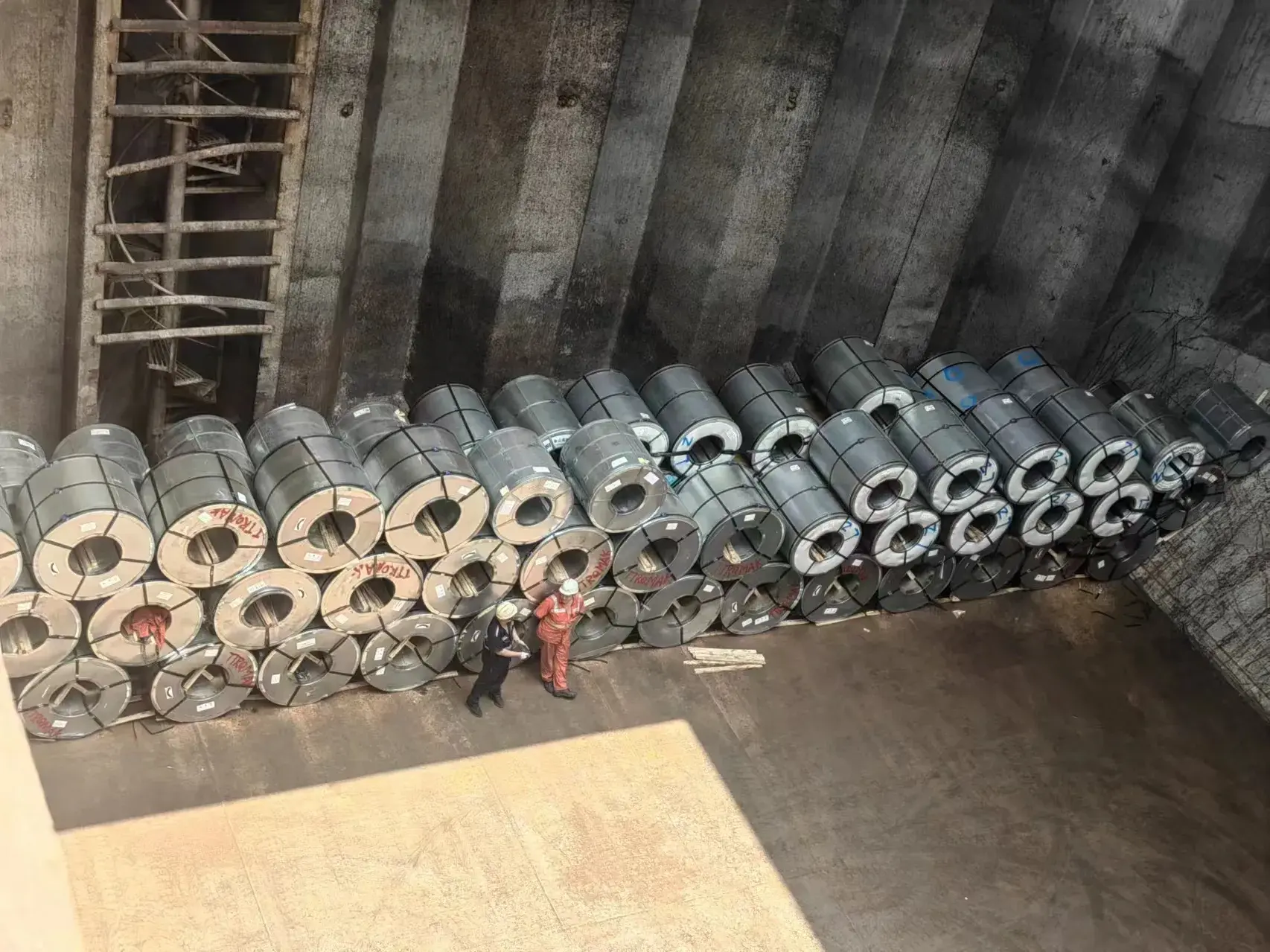 Break bulk vessel shipment of Galvanized Steel Coil - Hot Dip GI Coil Z40-Z275