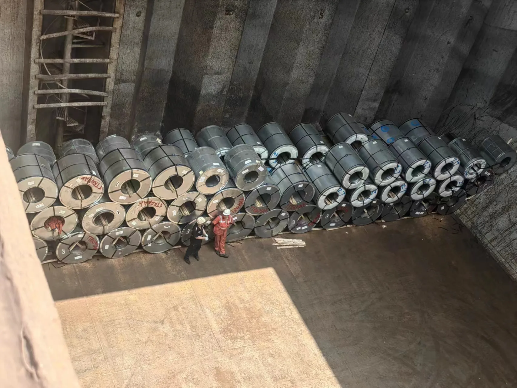 Break bulk vessel shipment of Hot Dip Galvanized Steel Coil - HDG Coil Z60-Z275