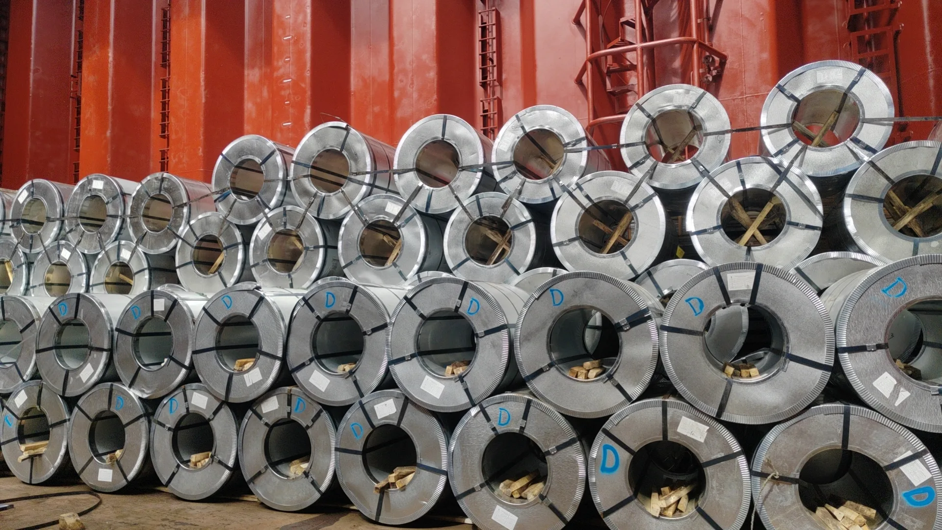 Break bulk vessel shipment of Wrinkle Textured PPGI Coil - Embossed Matte Color GI